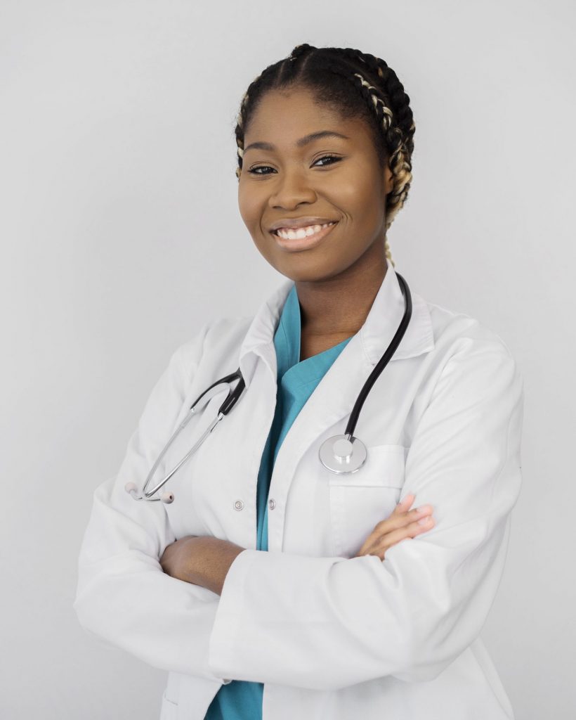 medium-shot-smiley-doctor-with-coat